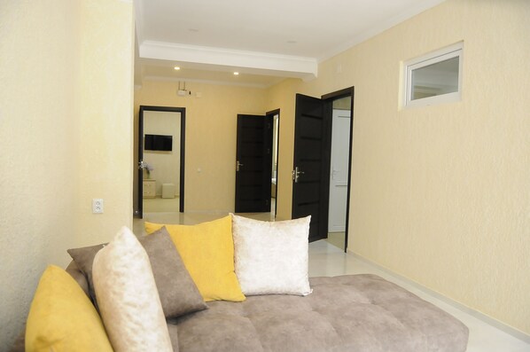 Living area - Pomegranate - Triple Room (Kutaisi)
