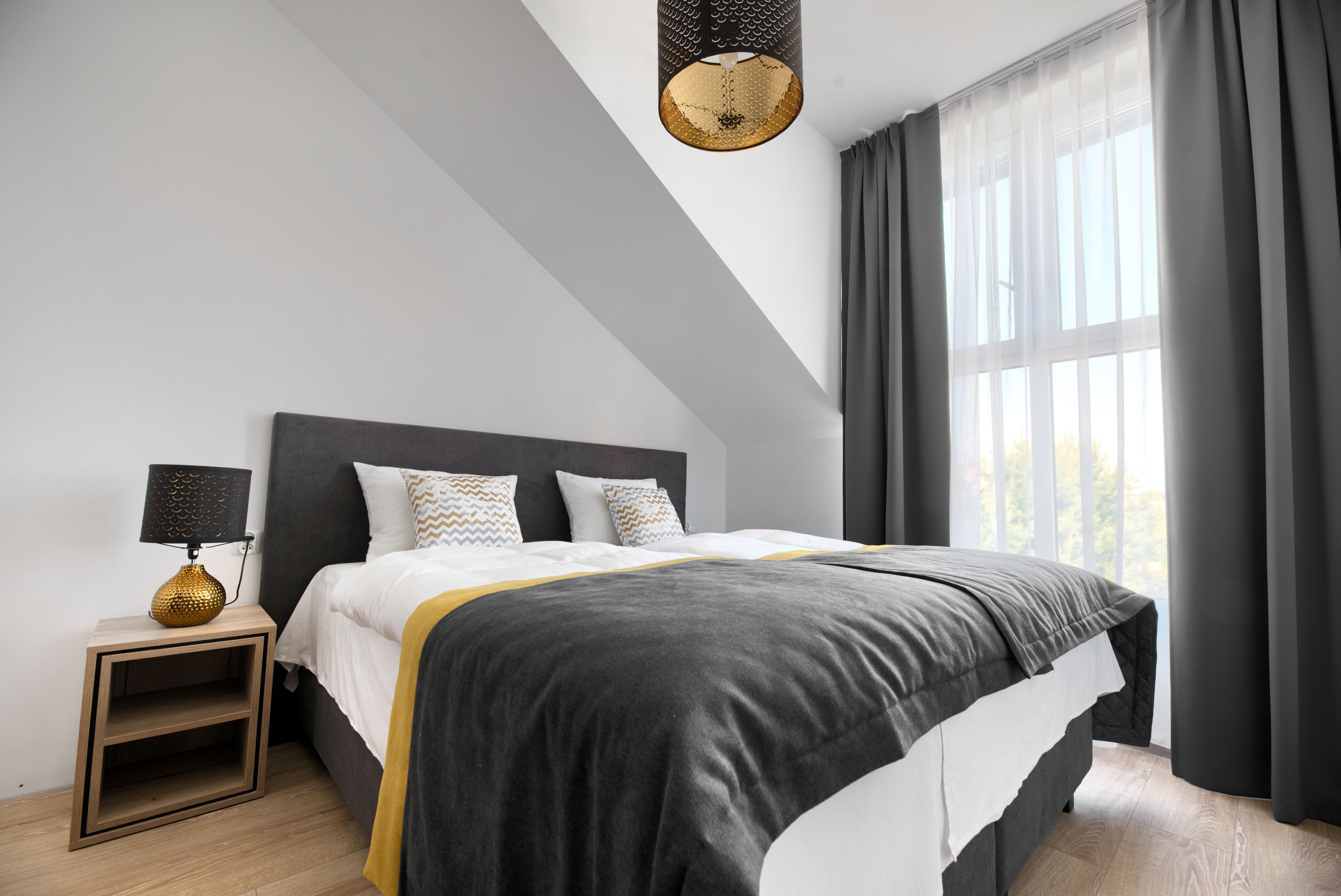 1 soverom, individuelt dekorert, individuelt innredet og skrivebord