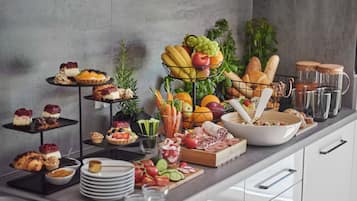 Petit déjeuner buffet (35 PLN par personne)
