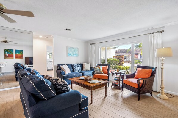 Téléviseur connecté, livres, chaîne audio, imprimante