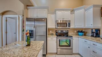 House | Private kitchen | Full-size fridge, microwave, oven, stovetop