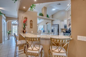 House | Private kitchen | Full-sized fridge, microwave, oven, stovetop - House Palm Tree by Vacationhit (Cape Coral)