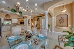House | In-room dining - House Palm Tree by Vacationhit (Cape Coral)