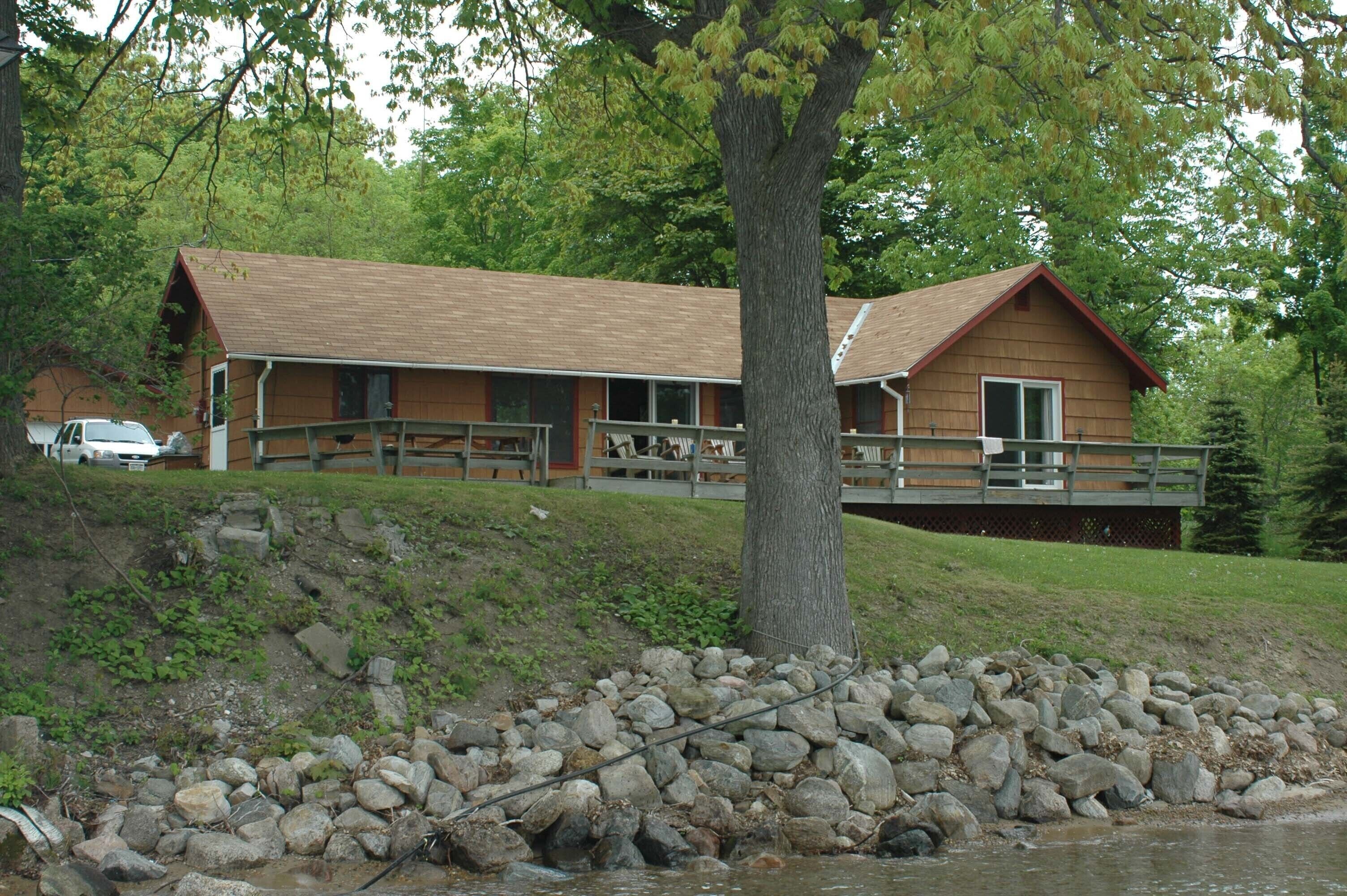 Heart Bay on Lake George - 2 Bedroom Cottage, Private Dock
