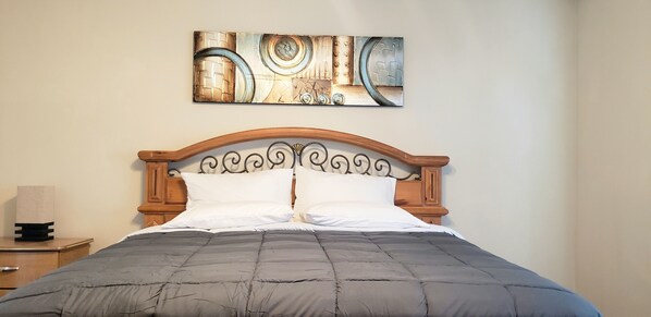 4 bedrooms, iron/ironing board, WiFi, bed sheets