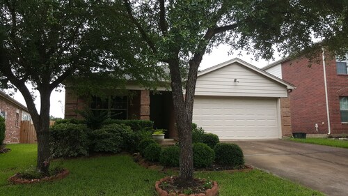 Casa de 4 dormitorios en Spring TX cerca de IAH, The Woodlands, Exxon, Six Flags 1-8 personas