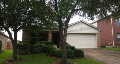 King Bed🛏Gated Subdivision 🔐Comfy🏡 Spring Near Exxon The Woodlands IAH