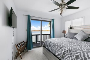 3 bedrooms, iron/ironing board, free WiFi, bed sheets - Lake front home on Klinger Lake in Sturgis,  Michigan (Sturgis)