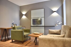 小型套房 | 埃及棉床单、高档床上用品、迷你吧、客房内保险箱