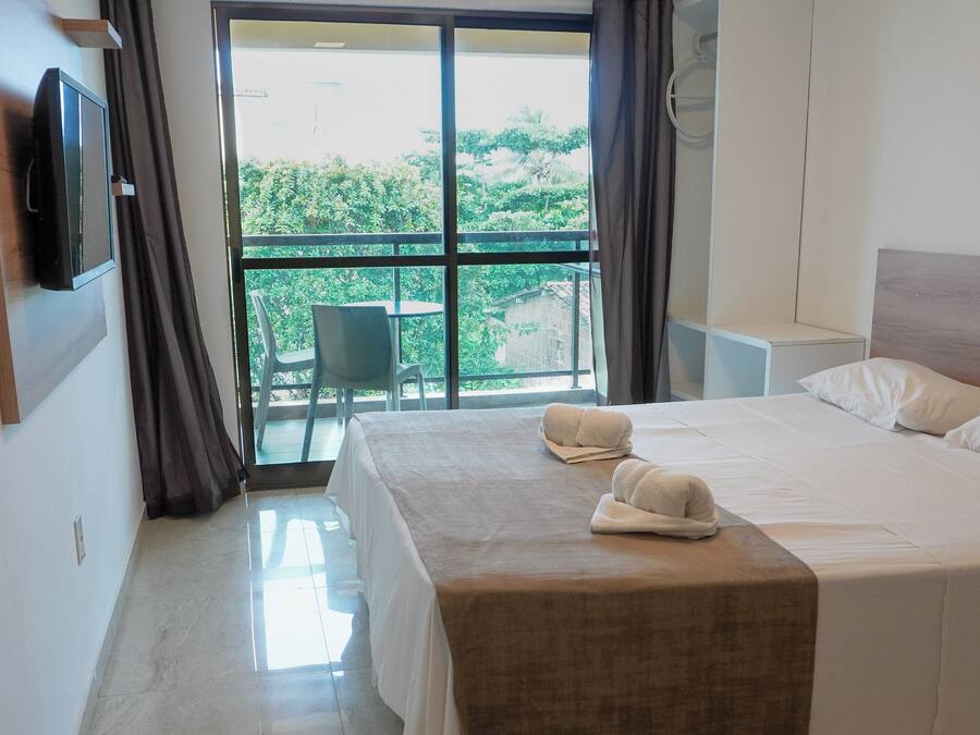 Habitación Deluxe con 1 cama matrimonial o 2 individuales | Muebles diferentes y espacio para trabajar con laptop