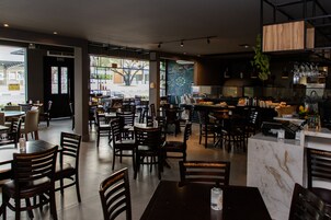 Se sirven desayunos y cenas, cocina italiana