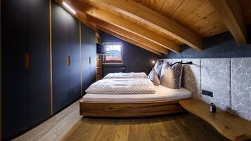 1 bedroom, in-room safe, iron/ironing board, WiFi