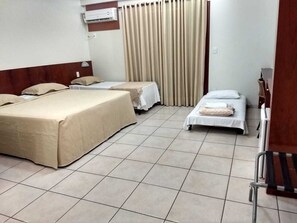 ห้องคลาสสิกทริปเปิล | 1 ห้องนอน, มินิบาร์, ตู้นิรภัยในห้องพัก, โต๊ะทำงาน