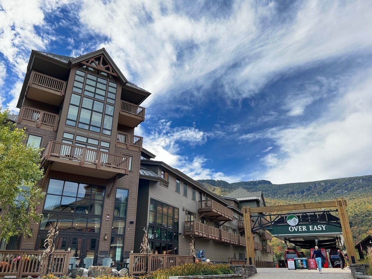 Luxury Studio Available Ski in -ski out Village Plaza & Spruce Peak View
