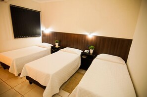 トリプルルーム (Master) | ミニバー、デスク、WiFi (無料)、ベッドシーツ