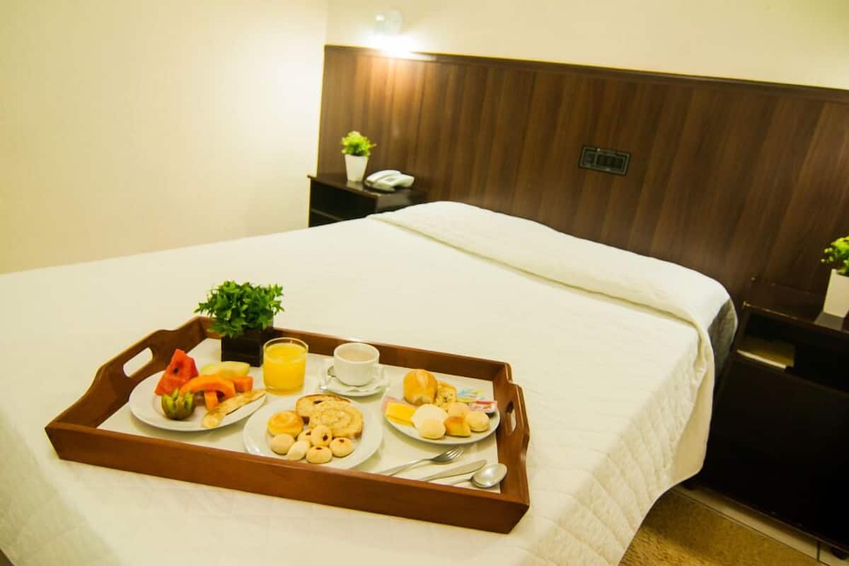 Minibar, bureau, Wi-Fi gratuit, draps fournis