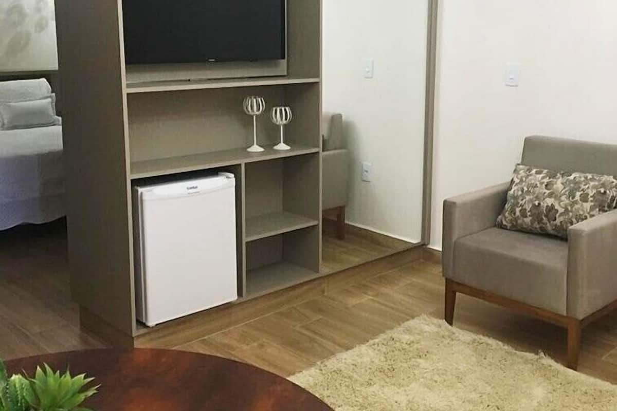 suite | 1 bedroom, minibar, desk, free wifi