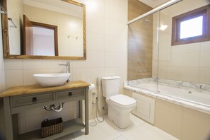 Apartment, 3 Bedrooms | Bathroom