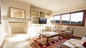 Apartment, 3 Bedrooms | Living room | Flat-screen TV, fireplace - My Home - Donatello (Gramado)
