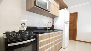 Apartment, 3 Bedrooms | Private kitchen | Fridge, microwave, oven, stovetop - My Home - Donatello (Gramado)