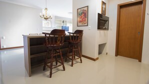 Apartment, 3 Bedrooms | Private kitchen | Fridge, microwave, oven, stovetop - My Home - Donatello (Gramado)