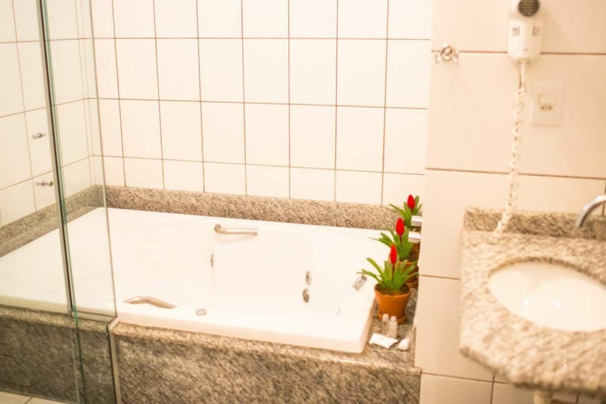 premium suite | bathroom | shower, towels, soap