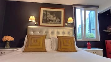 SUITE QUEEN | 1 bedroom, individually decorated, laptop workspace, blackout drapes