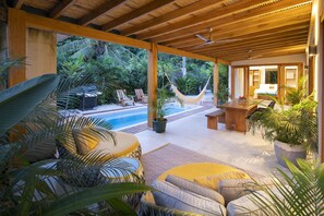 Hus Deluxe - flera sovrum - privat pool | Terrass/Patio