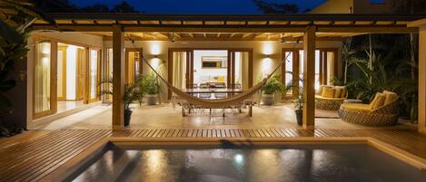 Depan hartanah - siang/malam