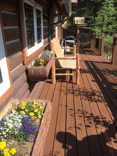 Denali Park Homestead house, Just one mile North from the Park Entrance