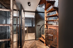 Chambre Familiale (The Blacksmith)