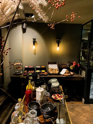Free daily local cuisine breakfast - Hotel The Craftsmen (Amsterdam)