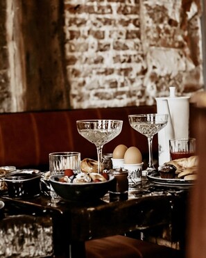 Petit déjeuner composé de spécialités régionales compris tous les jours