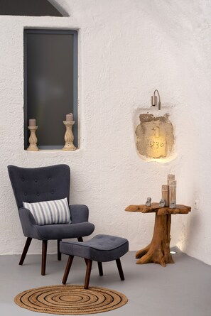 奢华套房 | 高档床上用品、记忆海绵床垫、客房内保险箱、特色家居