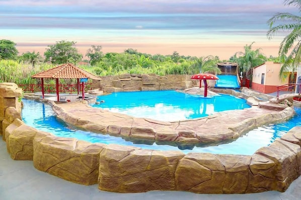 Utomhuspool