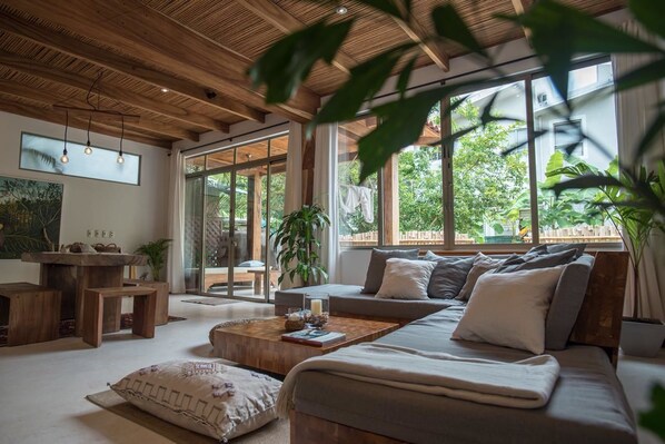 独立别墅, 私人游泳池 | 客厅 | 智能电视、Netflix