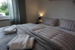 2 عدّة غرف نوم وواي فاي وملاءات أسرّة