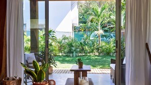 Rumah, beberapa kamar, kolam renang pribadi | Pemandangan dari kamar