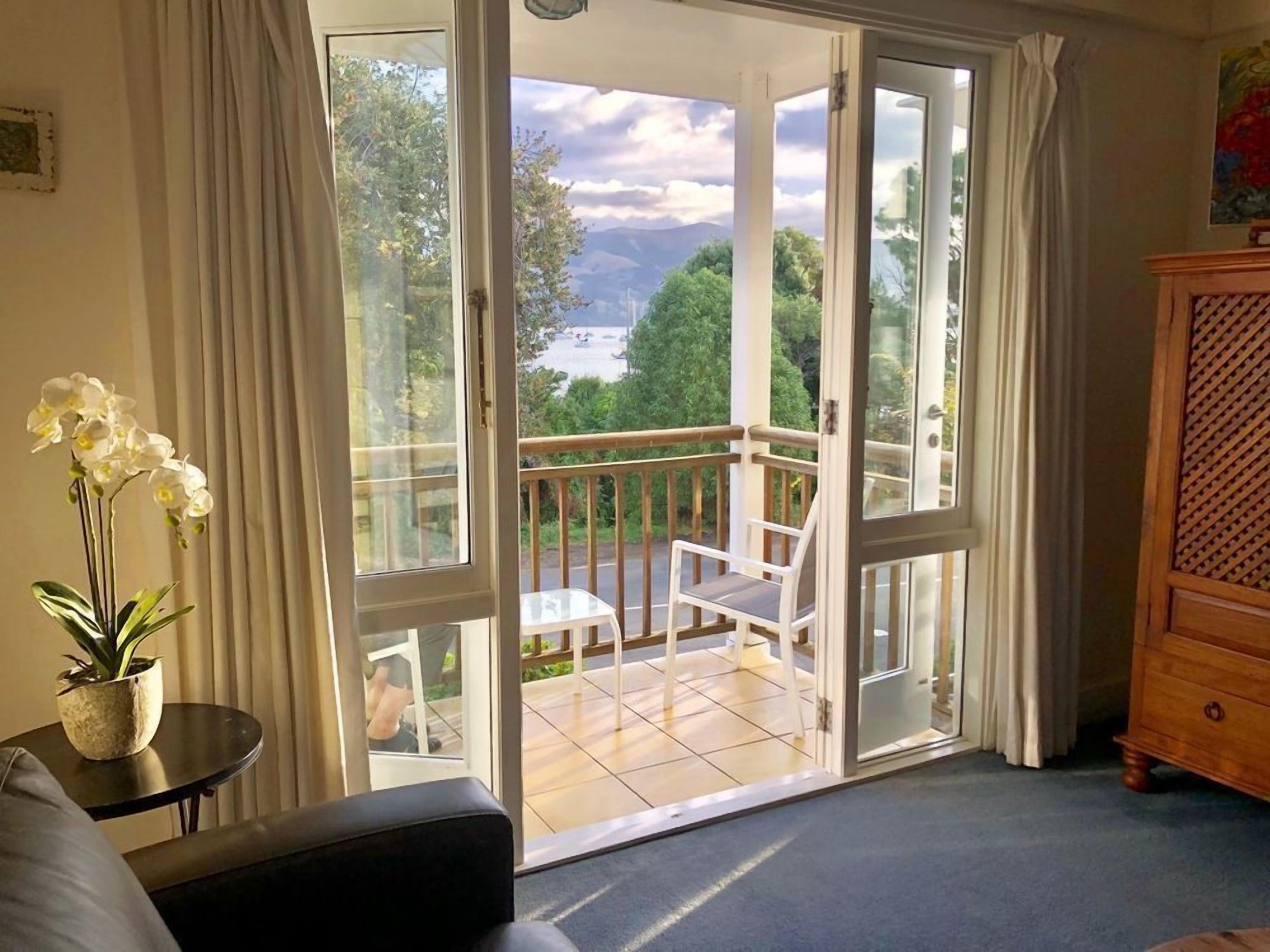 The Bruce Waterfront Apartments by AVI in Akaroa Find Hotel Reviews, Rooms, and Prices on