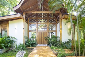 Entrée de l’hébergement