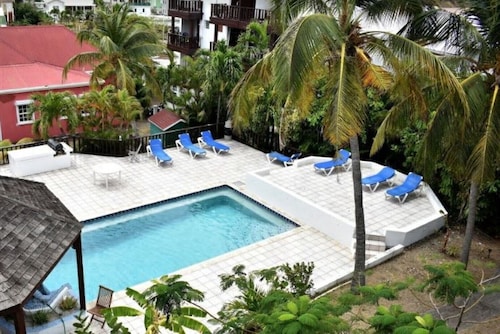 Cozy Quiet 3rd floor 1 Bedroom condo next to Philipsburg