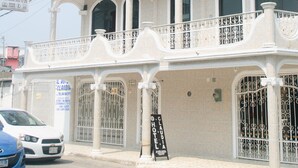 Unclassified image, 3 of 55, button - Hotel Claudia (Macuspana)