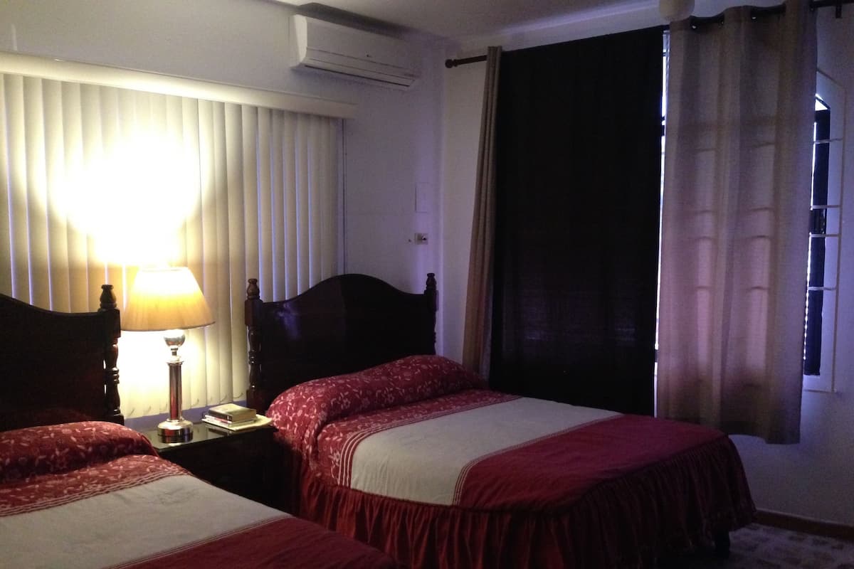Executive Room | Desk, iron/ironing board, free WiFi, bed sheets
