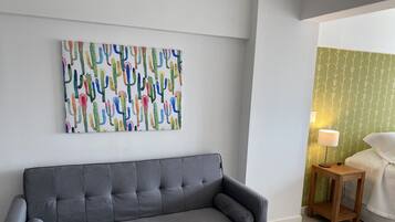 Apartemen | Didekorasi berbeda-beda, tirai kedap cahaya, dan kedap suara