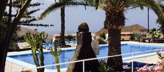 An idyllic oasis in South Tenerife between mountains & sea views