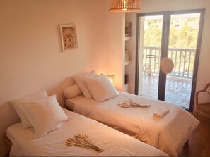 5 Schlafzimmer, Schreibtisch, Bügeleisen/Bügelbrett, kostenloses WLAN