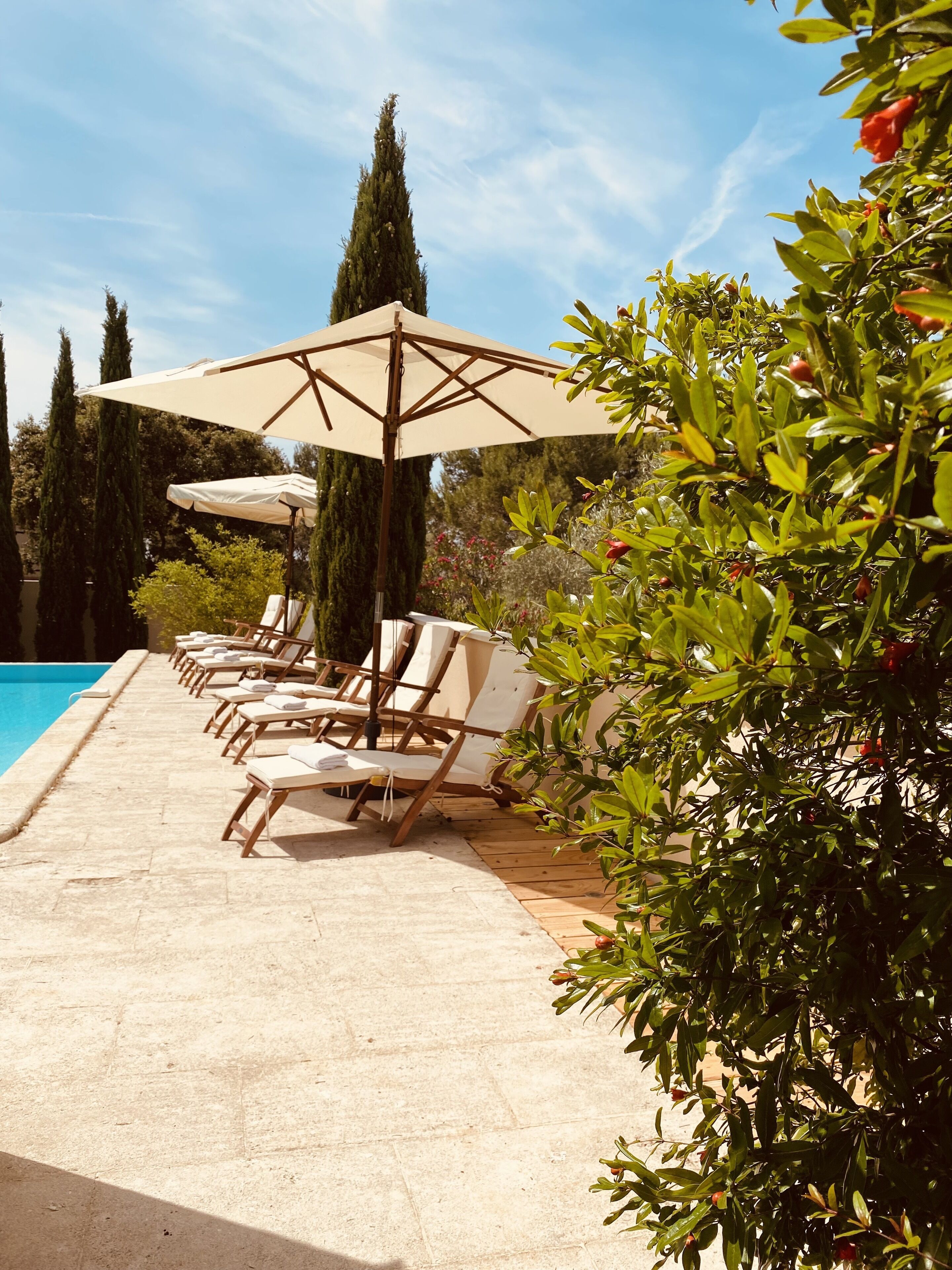 Outdoor pool, an infinity pool