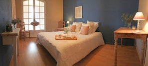 5 bedrooms, desk, iron/ironing board, free WiFi - Grande et belle villa provençale entre Uzès, Nîmes et Avignon « dogfriendly » (Cabrières)