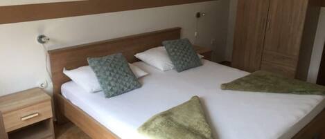1 bedroom, free WiFi, bed sheets, wheelchair access