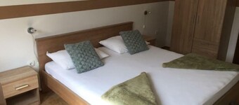 Ferienwohnung in Starigrad-Paklenica mit Meerblick, Balkon, Klimaanlage, W-LAN (627-4)